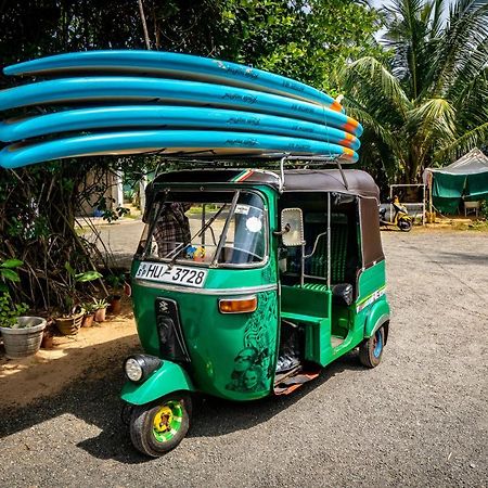 Circus Lagoon Hideaway Bed and Breakfast Dodanduwa Esterno foto