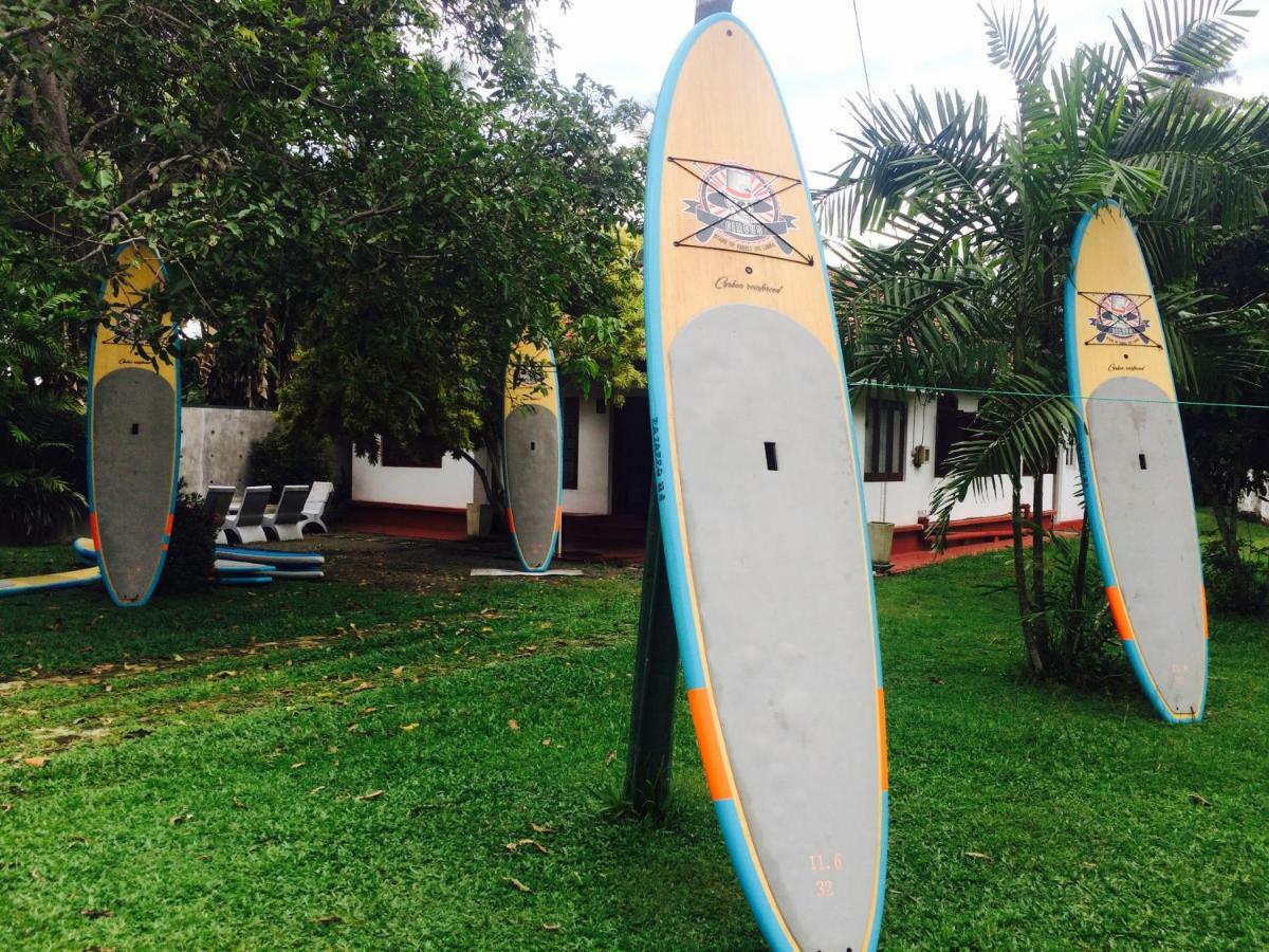 Circus Lagoon Hideaway Bed and Breakfast Dodanduwa Esterno foto