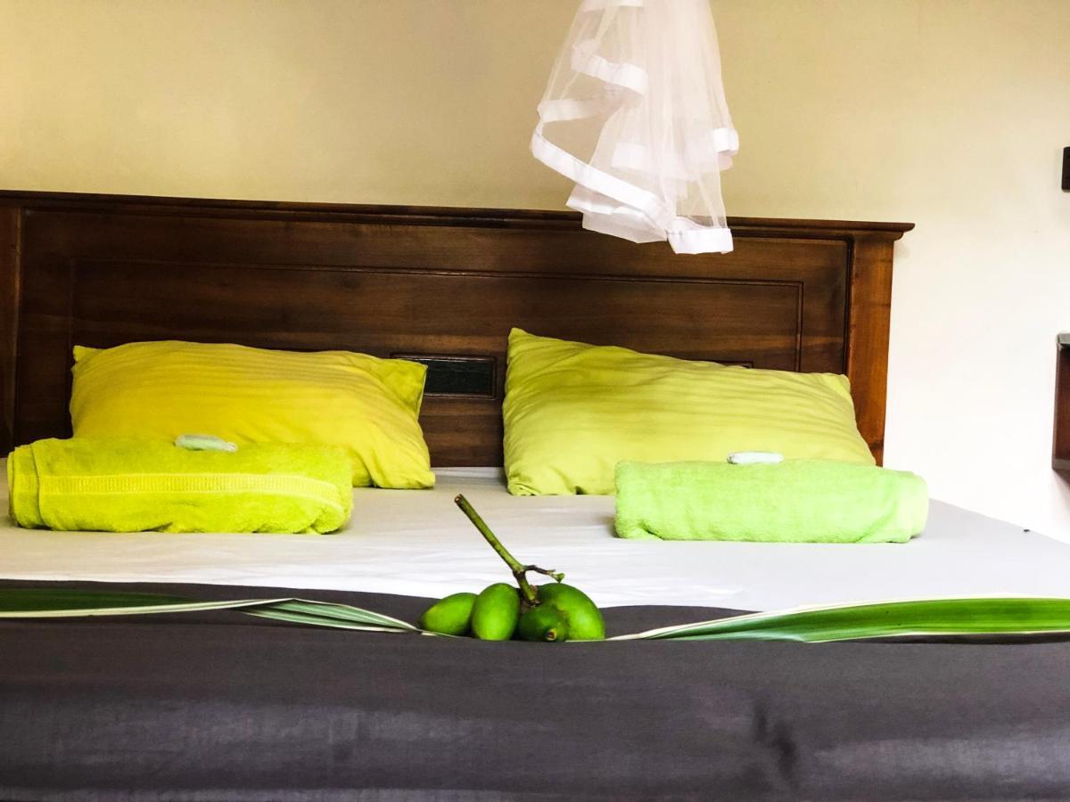Circus Lagoon Hideaway Bed and Breakfast Dodanduwa Esterno foto