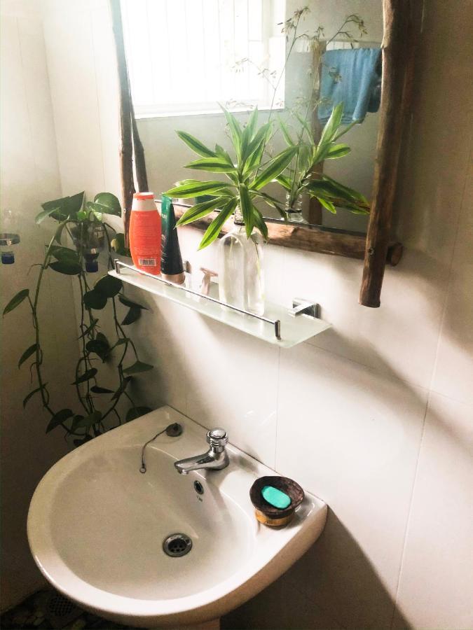 Circus Lagoon Hideaway Bed and Breakfast Dodanduwa Esterno foto