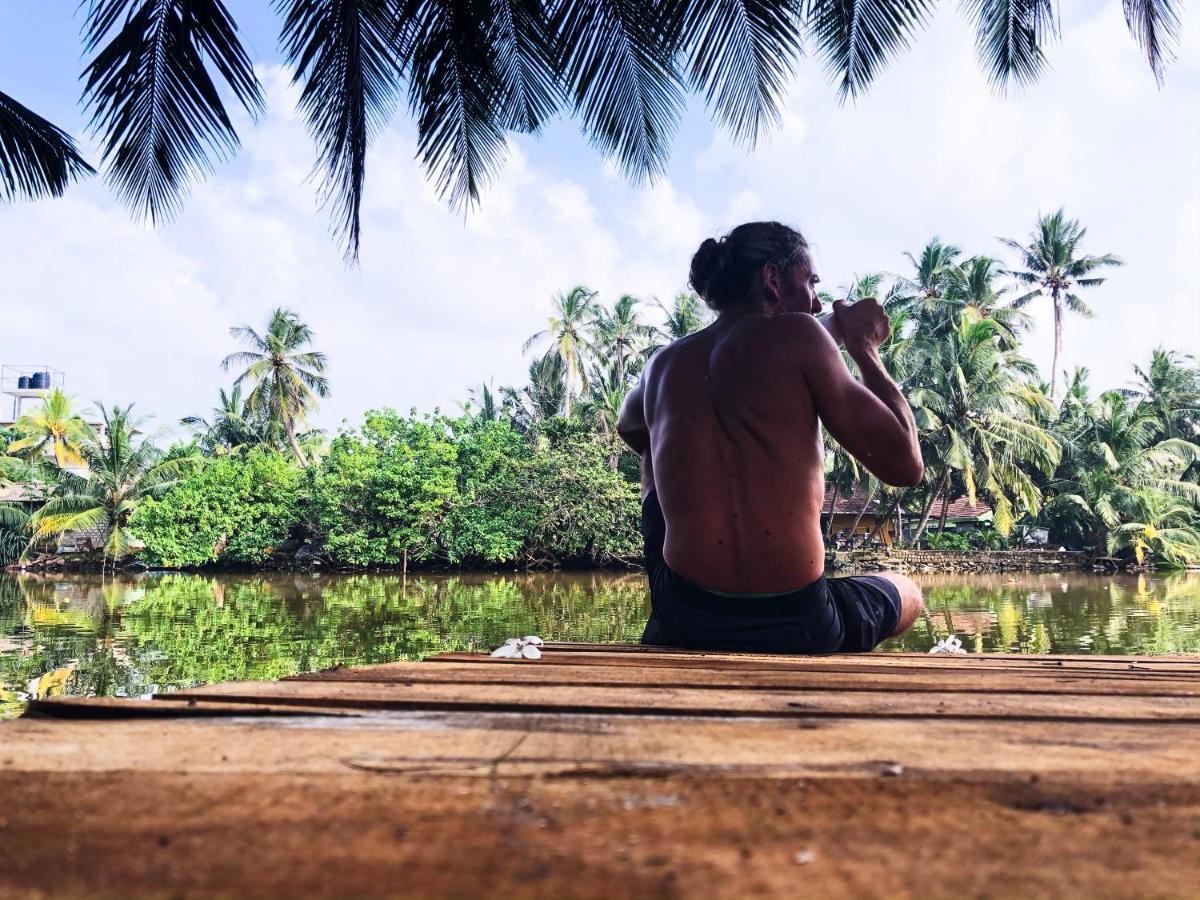 Circus Lagoon Hideaway Bed and Breakfast Dodanduwa Esterno foto
