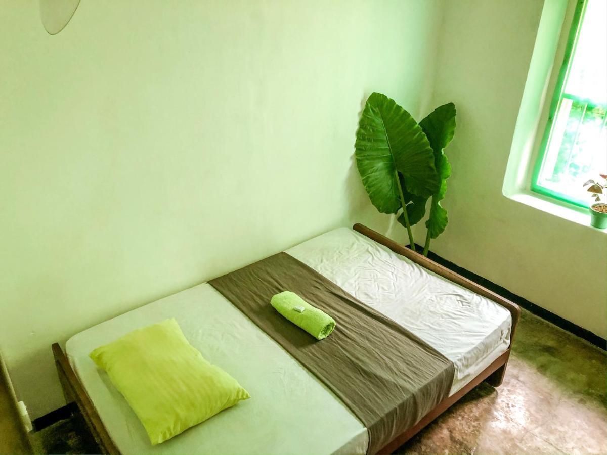 Circus Lagoon Hideaway Bed and Breakfast Dodanduwa Esterno foto